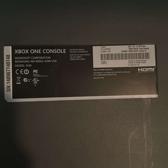 Xbox One Console with Wireless Controller - Picture 3 of 3